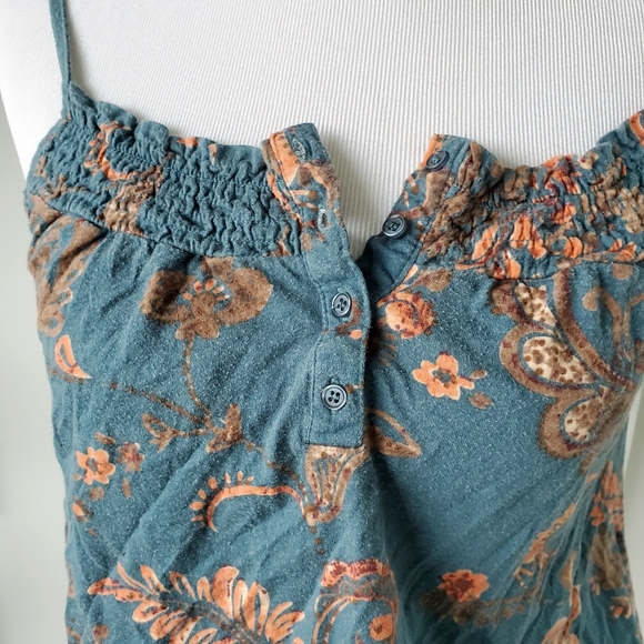 SALE! Crop Tank Top - Picture 2 of 7